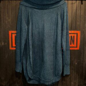 Long sleeve crewneck sweater- Size Small